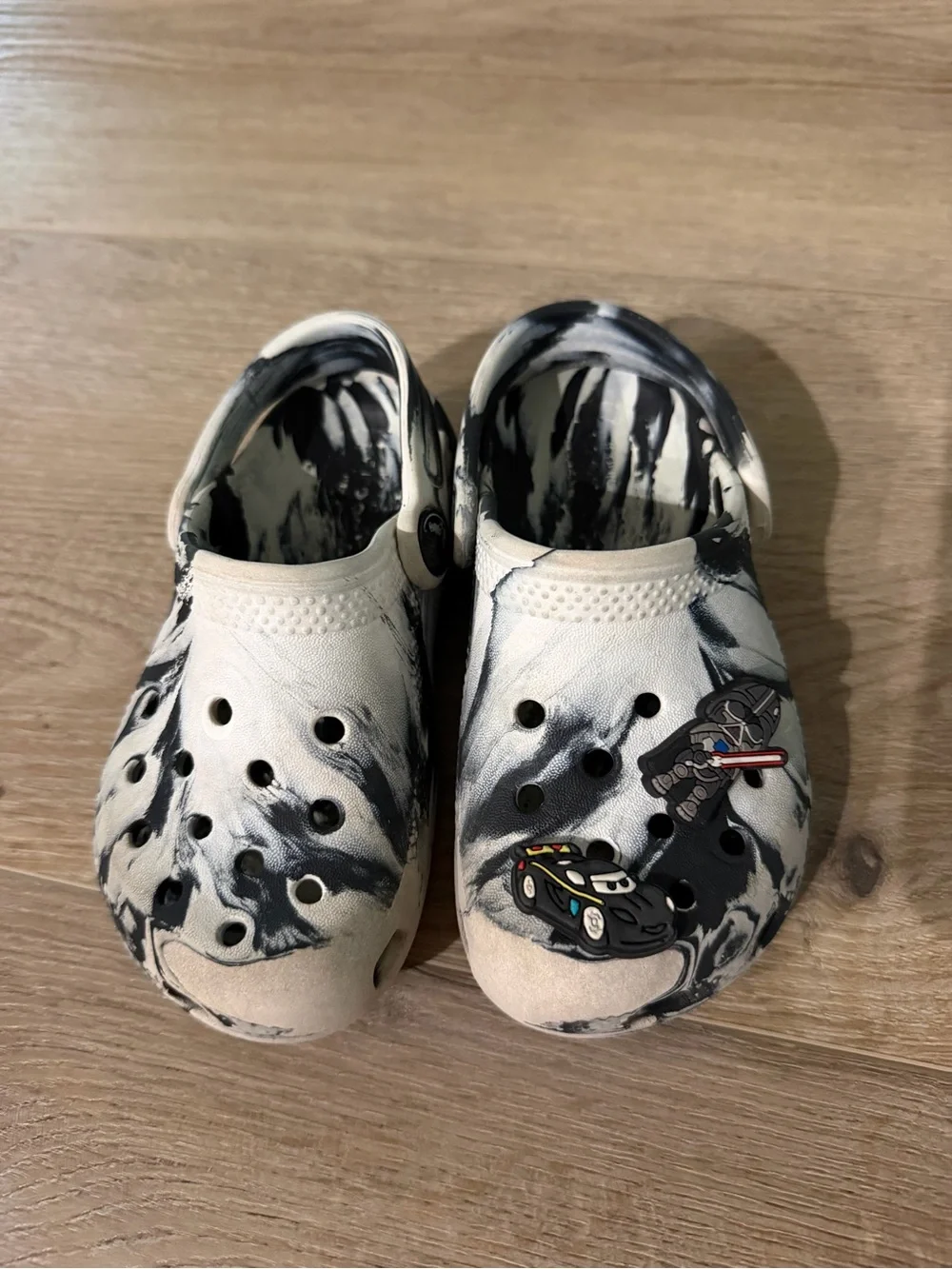 Crocs Kids Classic Clog in Black & White Marble Size 9